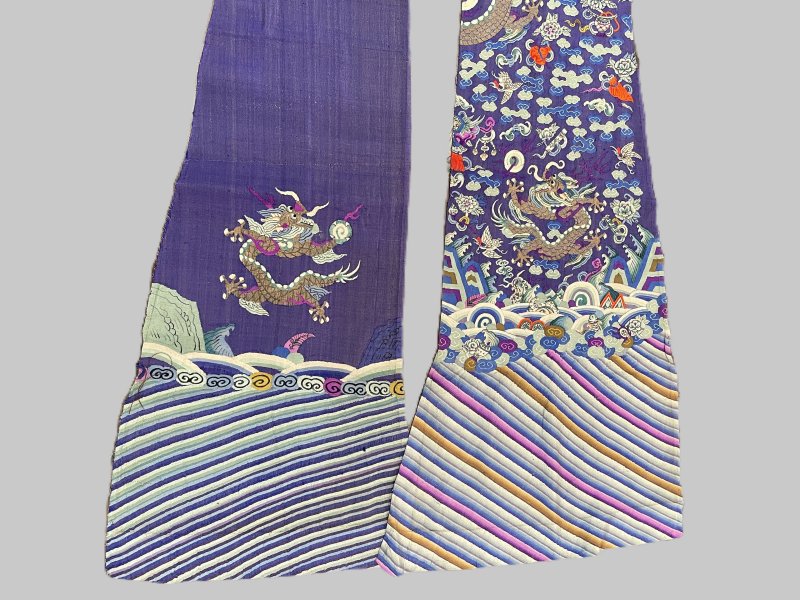清光緒 藍地緙絲龍袍衣身、右衽殘片一組三件 | THREE FRAGMENTS OF A KESI 'DRAGON' ROBE - 图2