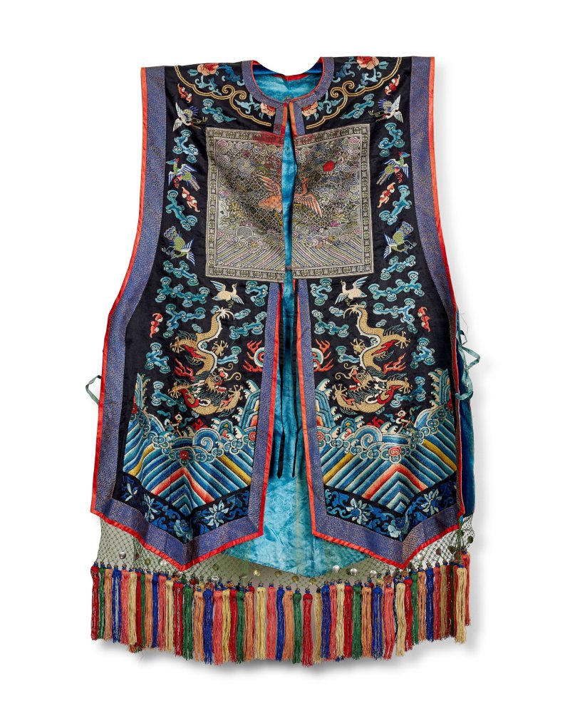晚清 石青地綉金龍百鳥紋霞帔 織錦雲雁補（四品） | A WOMAN'S EMBROIDERED COURT VEST, XIAPEI