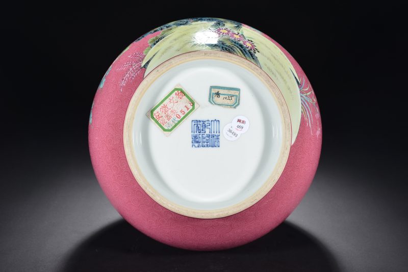清 胭脂红地轧道花鸟纹瓶 - 图8
