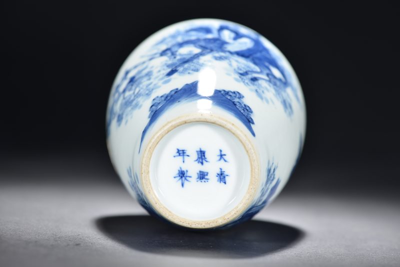 清 青花钟馗图梅瓶 - 图5