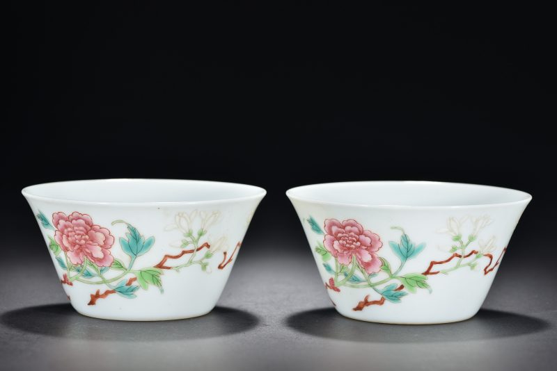 清 粉彩花蝶纹马蹄碗（2件） - 图1