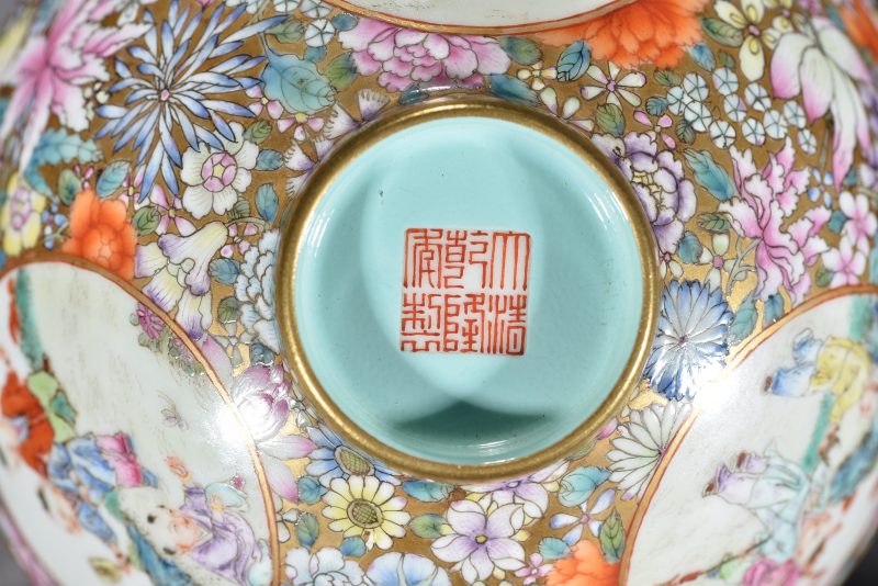 清乾隆 粉彩百花不落地开光婴戏纹碗 - 图9