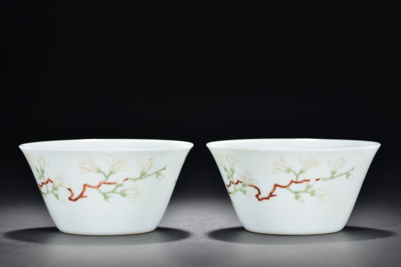 清 粉彩花蝶纹马蹄碗（2件） - 图2