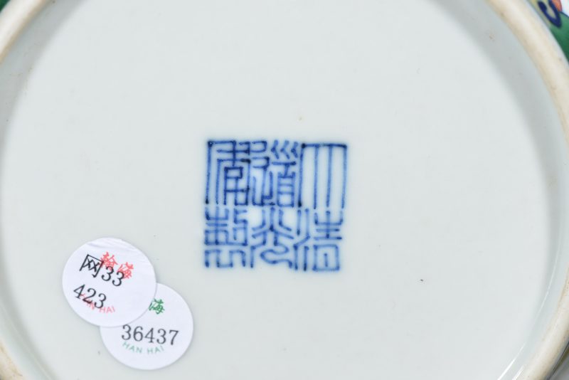 清 斗彩团花纹马蹄碗 - 图7