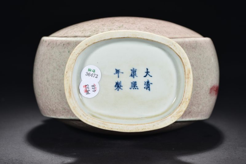 清 红釉双绶带耳抱月瓶 - 图5