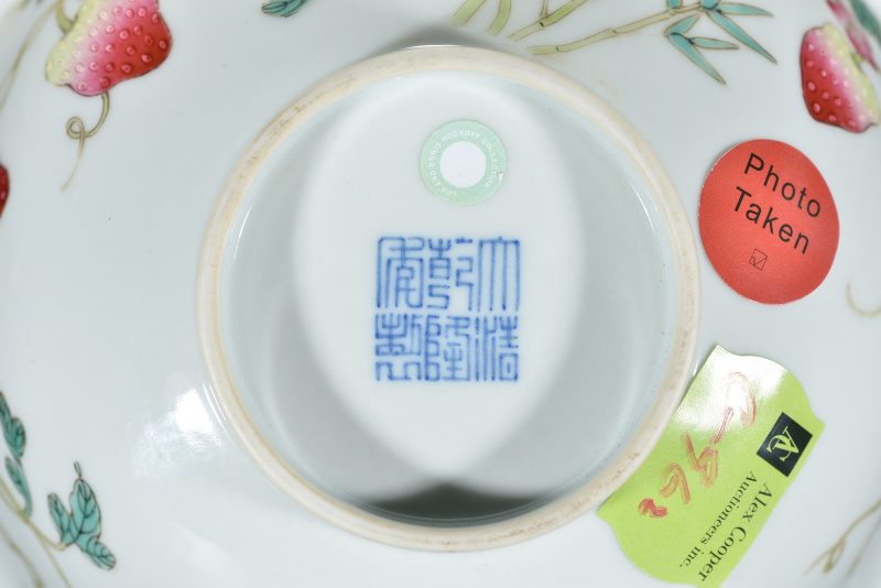 清乾隆 粉彩癞瓜纹碗 - 图9