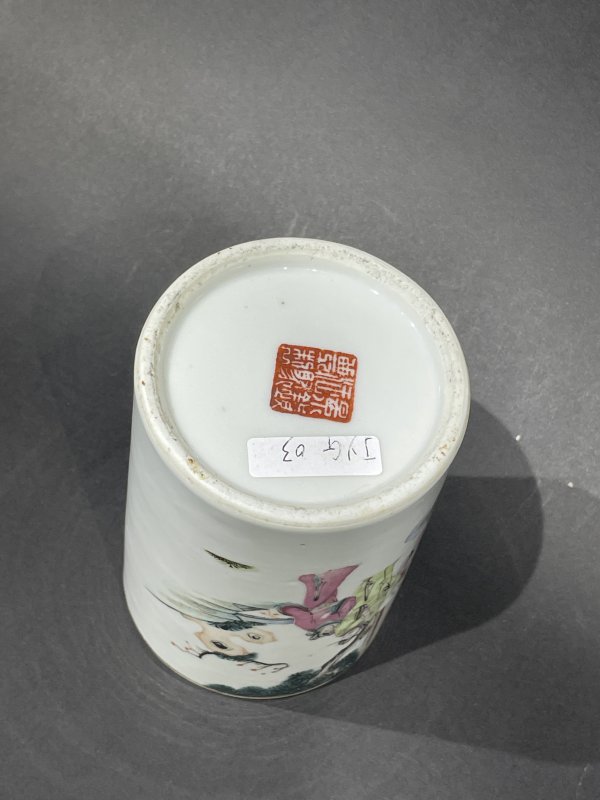 晚清粉彩人物笔筒 - 图6