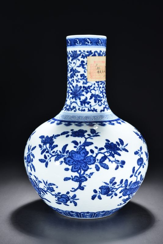 清 青花折枝花卉纹天球瓶 - 图8