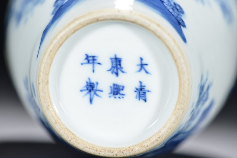 清 青花钟馗图梅瓶 - 图6