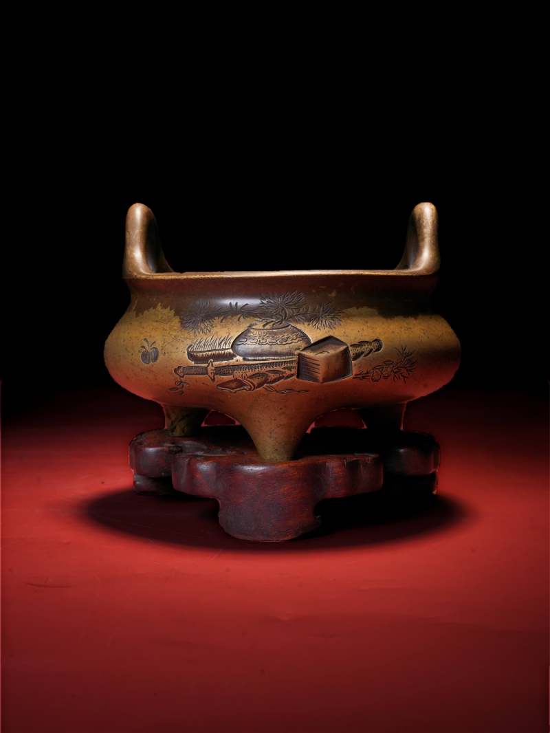 清代 博古诗文三足冲耳炉 - 图1