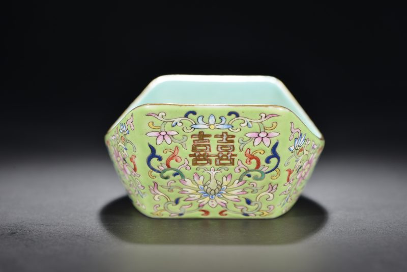 清 洋彩花卉喜字蝠纹茶船 - 图3