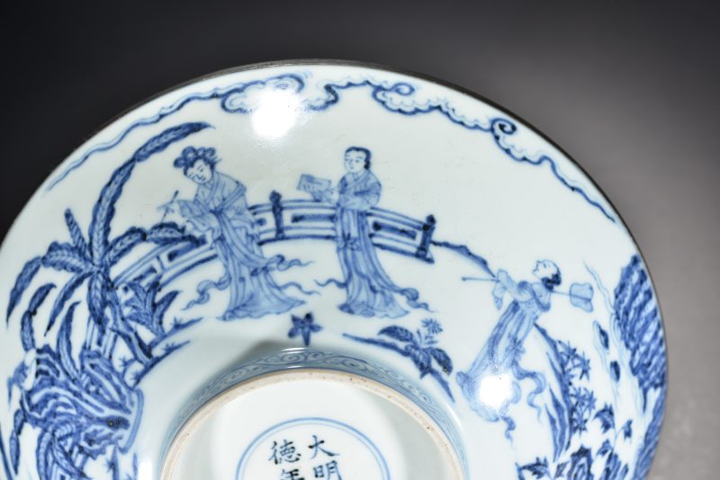 明 青花庭院仕女图碗 - 图8