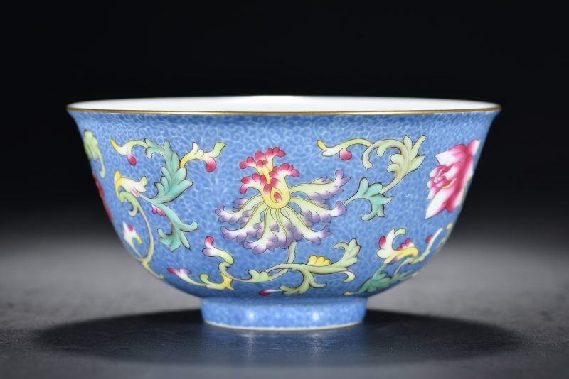 清雍正 粉彩轧道花卉纹碗 - 图2