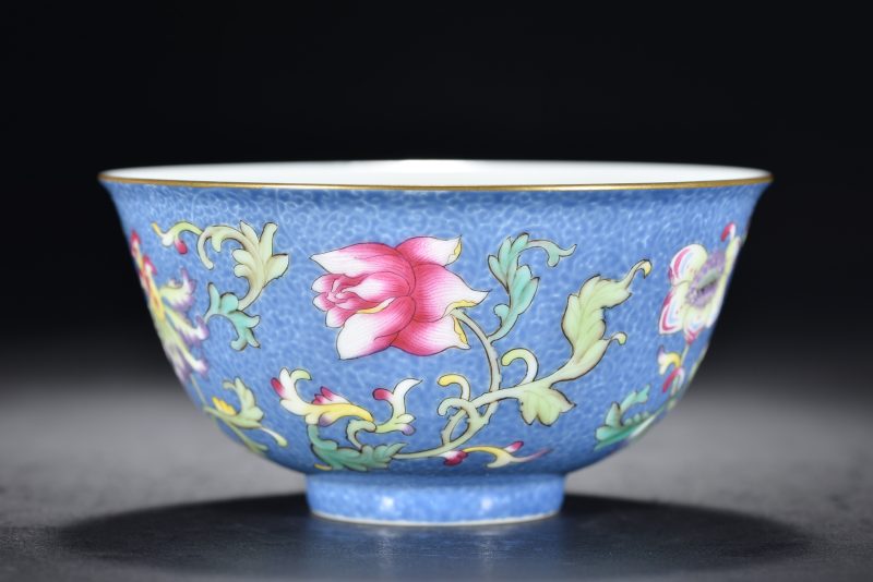 清雍正 粉彩轧道花卉纹碗 - 图3