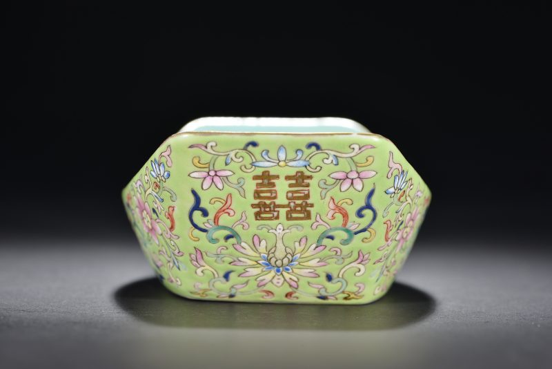 清 洋彩花卉喜字蝠纹茶船 - 图5