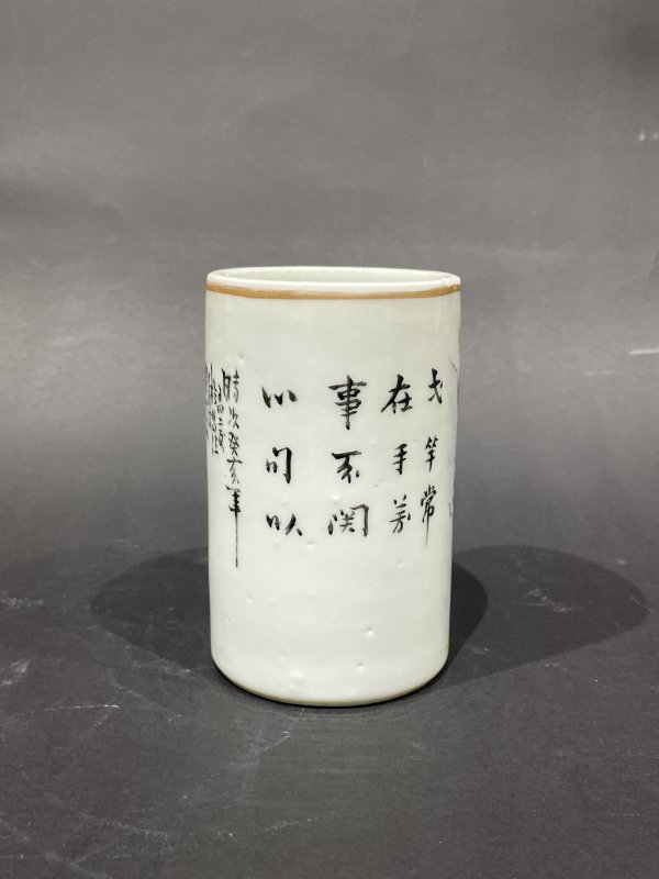 晚清 浅绛彩人物纹笔筒 - 图3