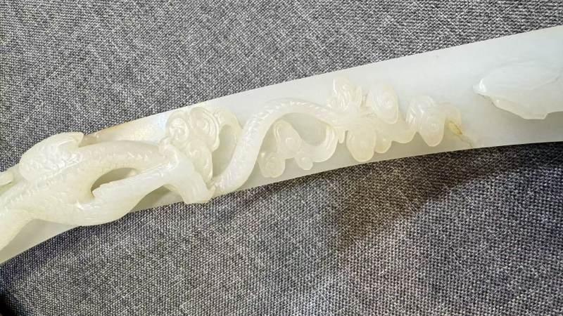 清乾隆 白玉高浮雕苍龙教子如意 - 图22