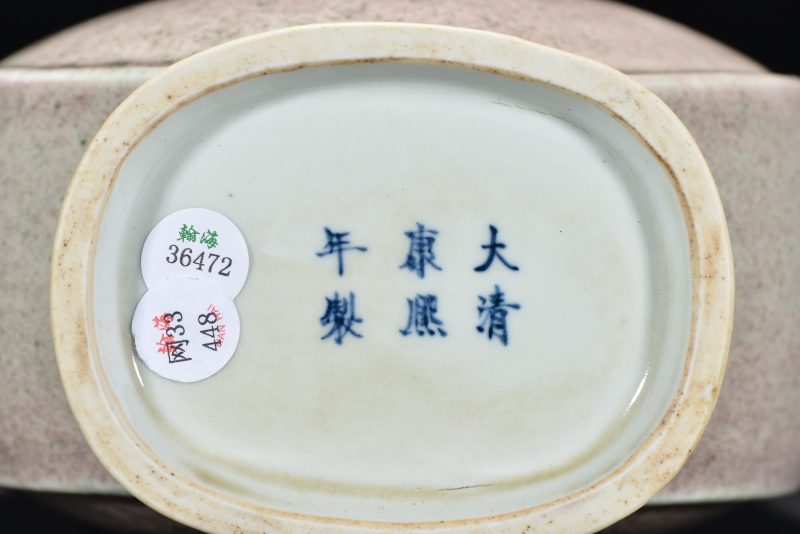 清 红釉双绶带耳抱月瓶 - 图6