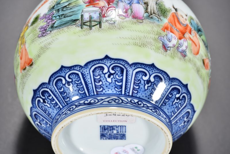清 青花粉彩婴戏图赏瓶 - 图11