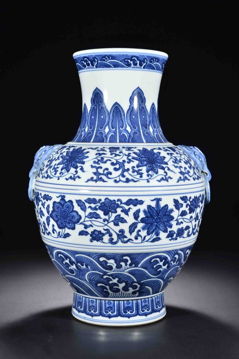 清 青花缠枝花卉纹铺首尊 - 图1
