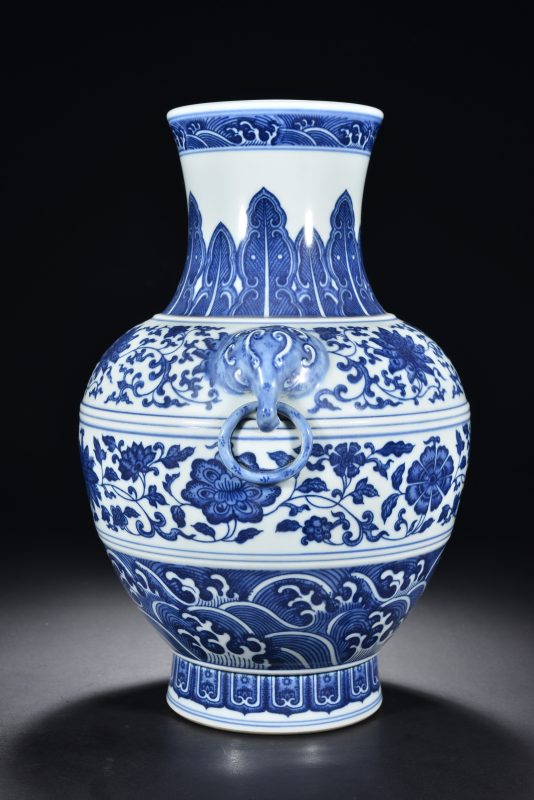 清 青花缠枝花卉纹铺首尊 - 图2