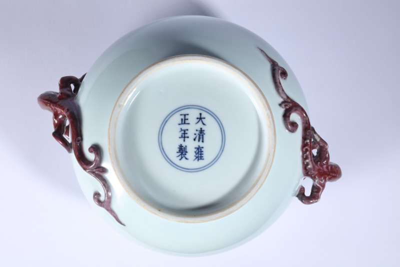清雍正 胭脂红釉雕塑螭龙耳白釉簋式炉 - 图24