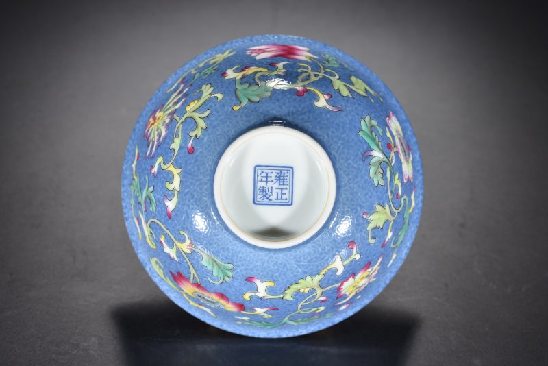 清雍正 粉彩轧道花卉纹碗 - 图7