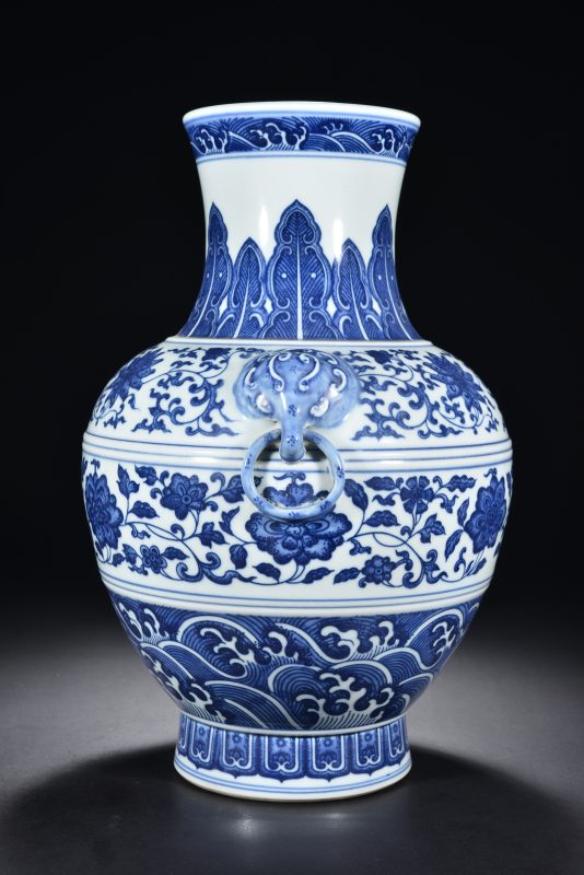 清 青花缠枝花卉纹铺首尊 - 图4