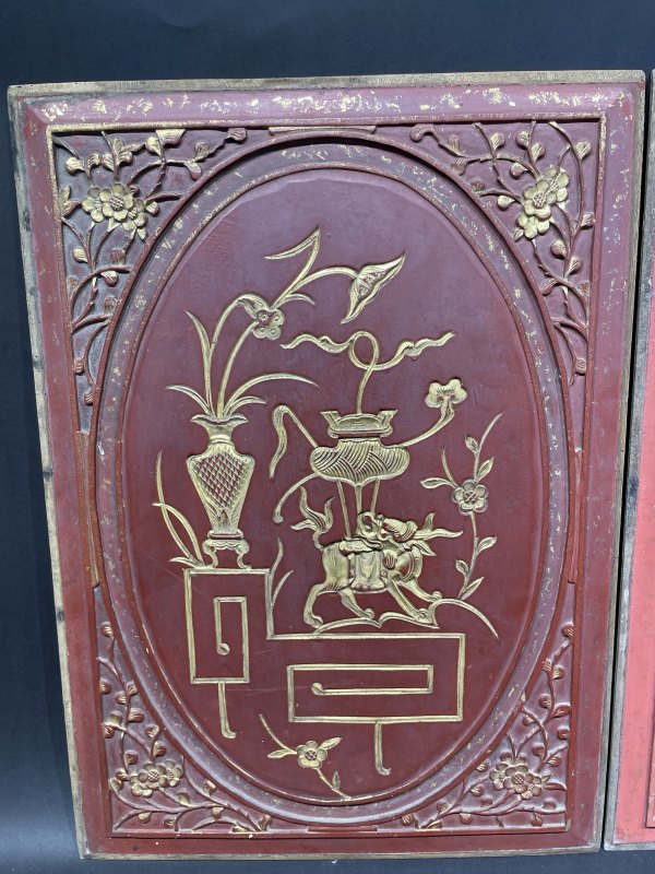木质雕花描金清供图花板一对 - 图3