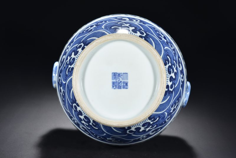 清 青花缠枝花卉纹铺首尊 - 图5