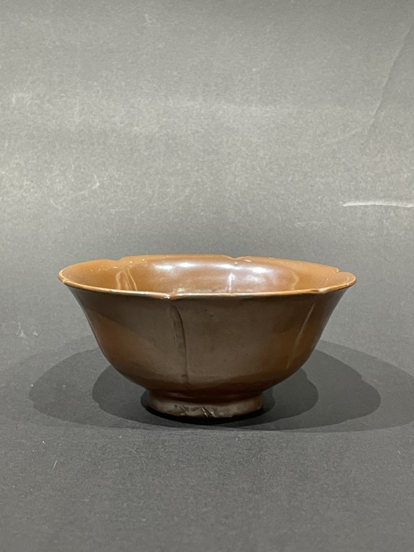 明代 紫金釉花口碗 - 图1