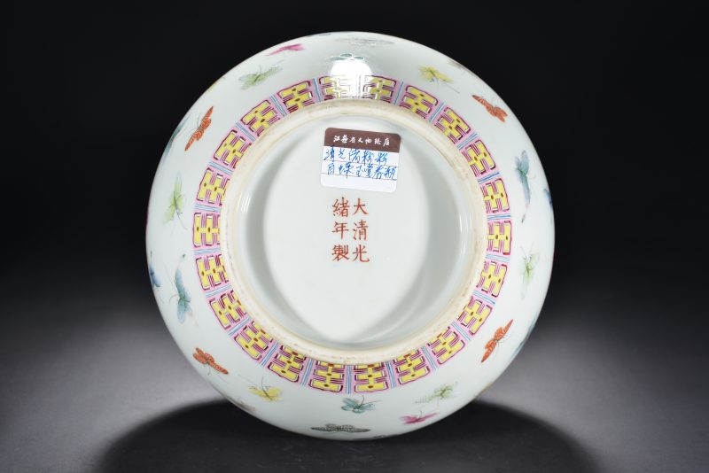 清光绪 粉彩百蝶赏瓶 - 图11