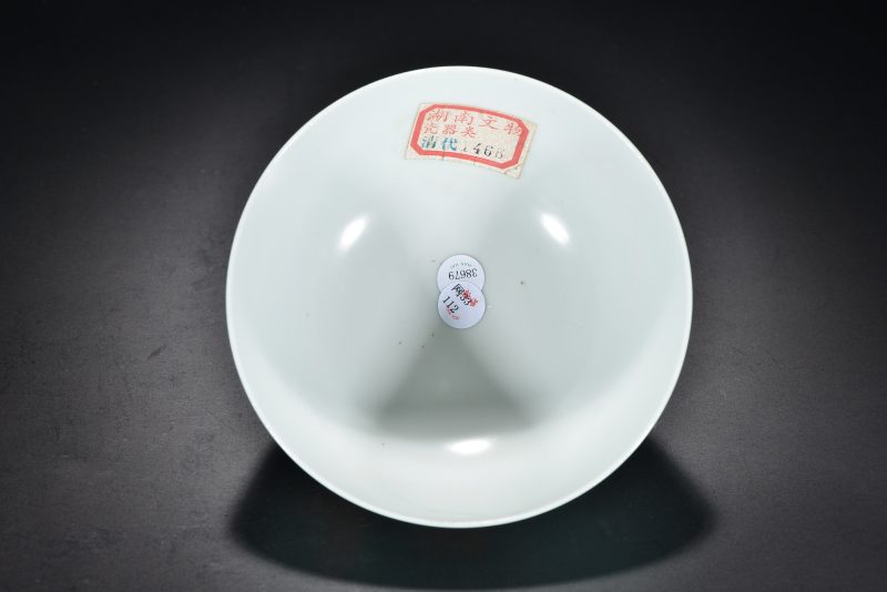 清乾隆 松石地粉彩人物碗 - 图5