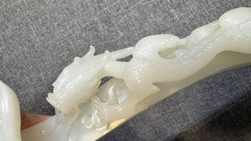清乾隆 白玉高浮雕苍龙教子如意 - 图23