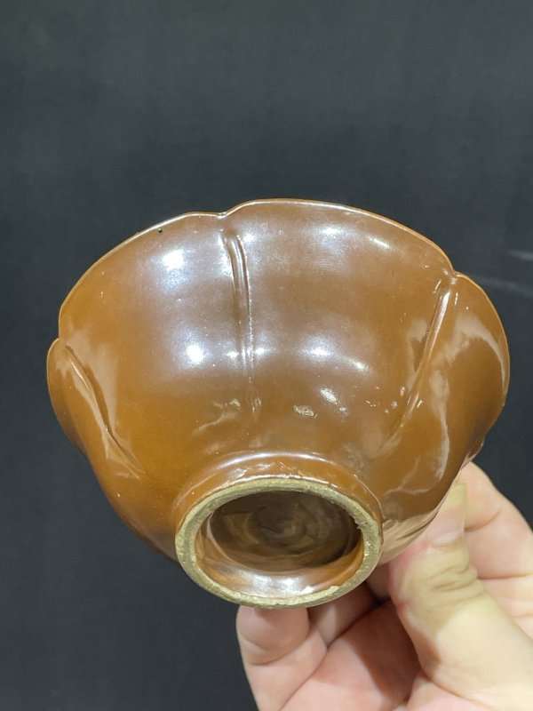 明代 紫金釉花口碗 - 图4