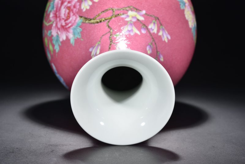清 胭脂红地轧道花鸟纹瓶 - 图2