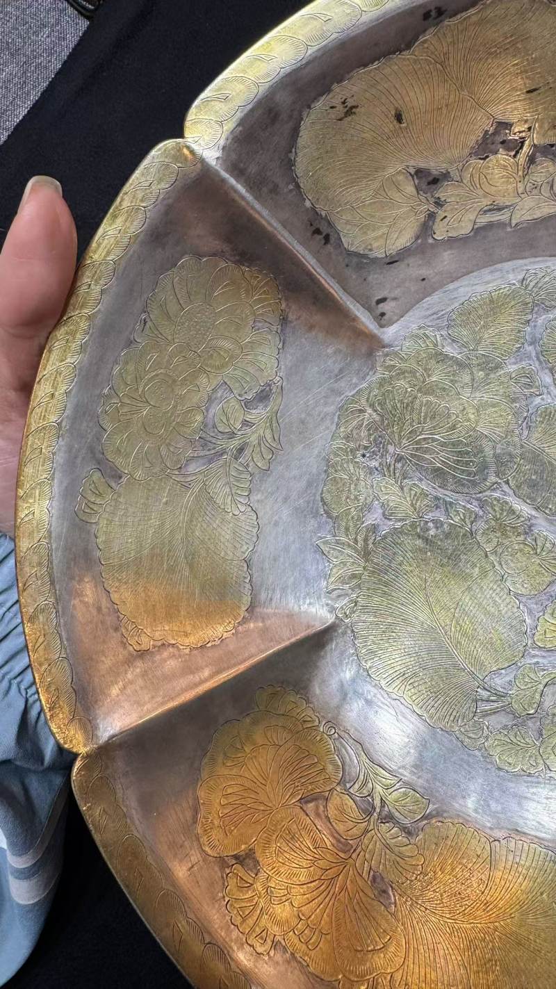 八世纪 银局部鎏金錾刻花卉葵口碗 - 图13