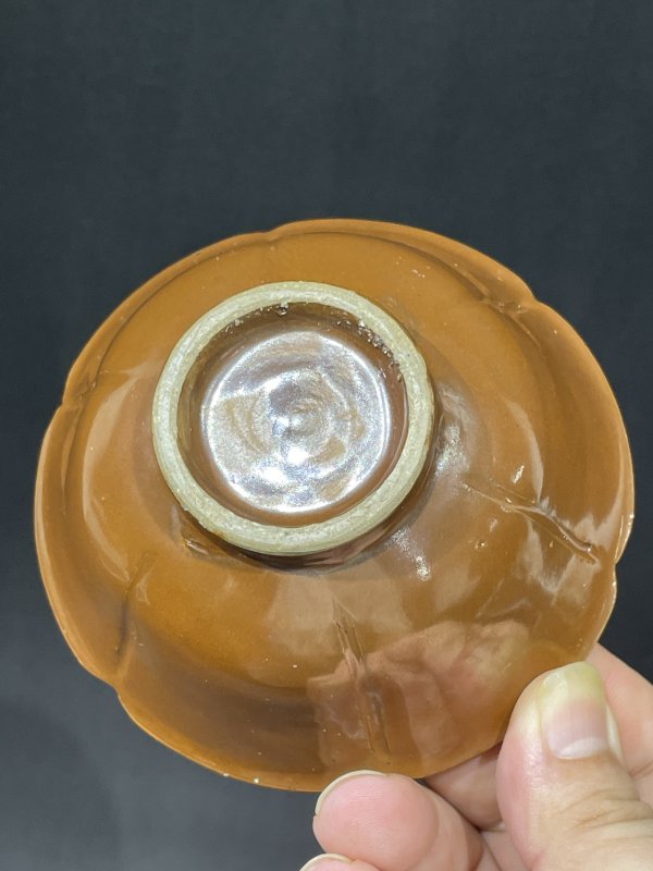 明代 紫金釉花口碗 - 图5