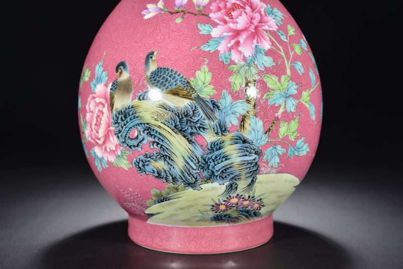 清 胭脂红地轧道花鸟纹瓶 - 图4