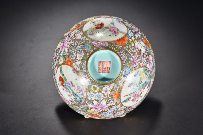 清乾隆 粉彩百花不落地开光婴戏纹碗 - 图8