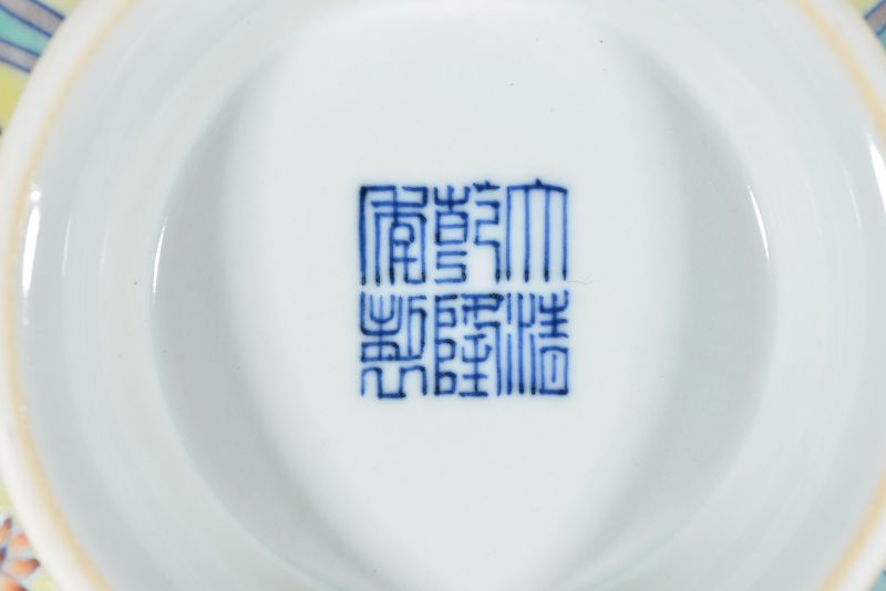清 斗彩福寿万代瓶 - 图2