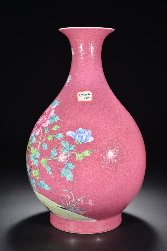 清 胭脂红地轧道花鸟纹瓶 - 图5