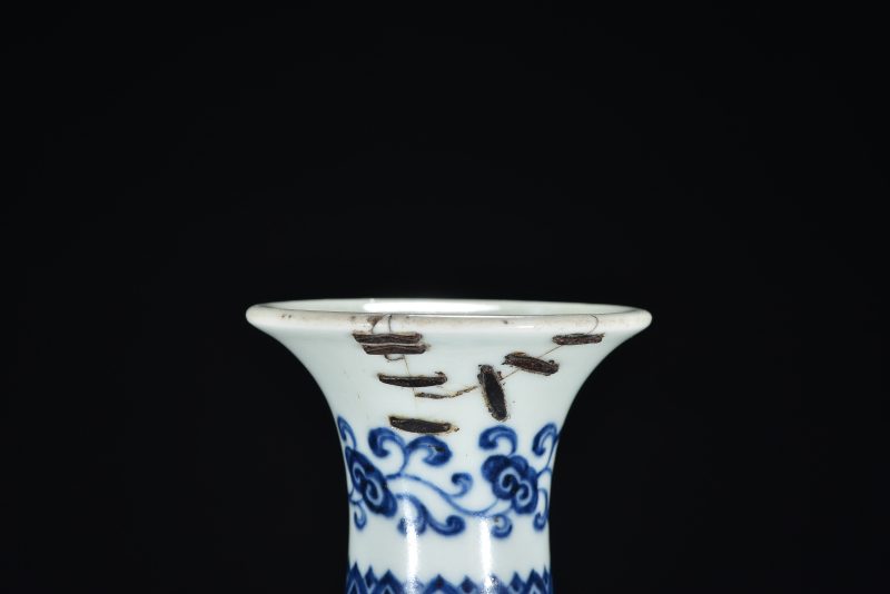 清 青花缠枝莲纹玉壶春瓶 - 图8