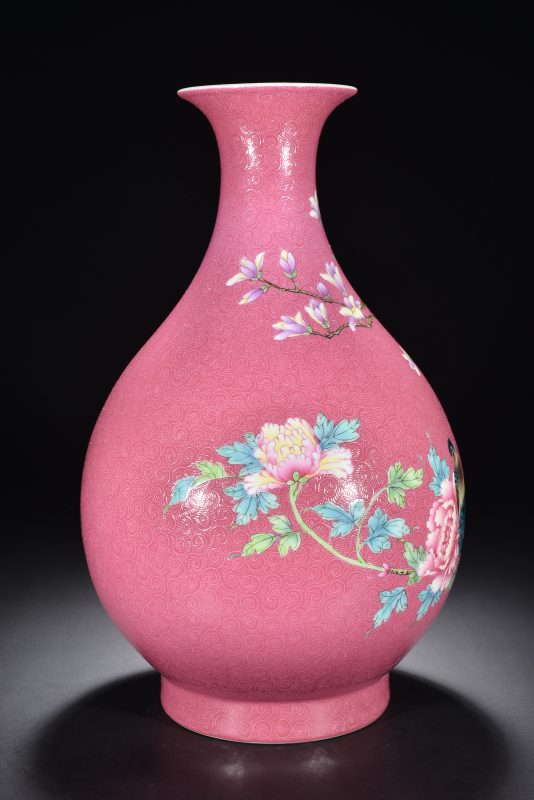 清 胭脂红地轧道花鸟纹瓶 - 图7