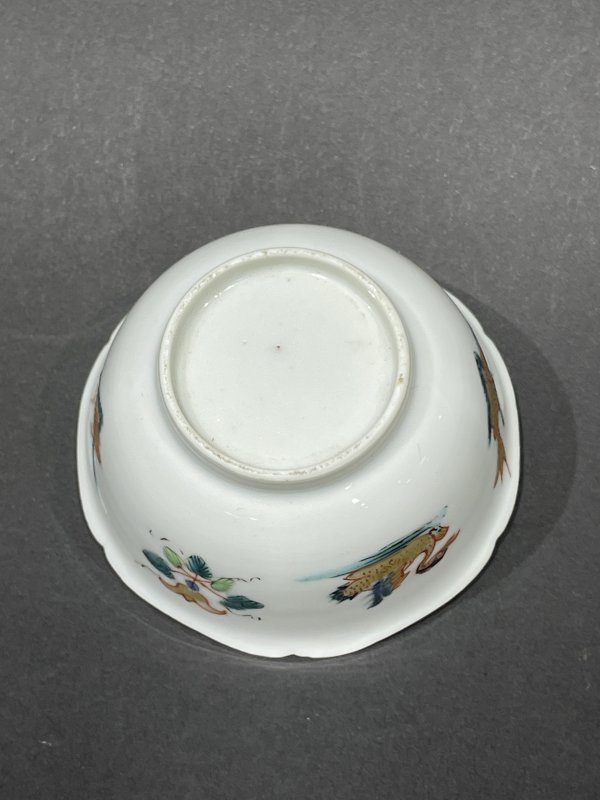 雍正五彩鸳鸯鱼藻纹花口杯 - 图6