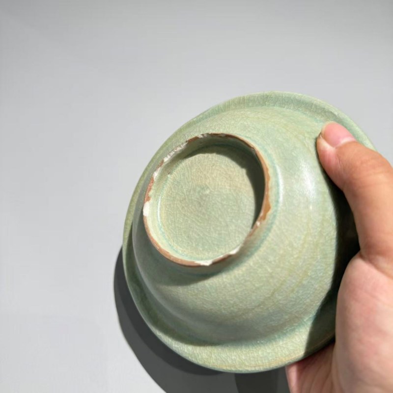 明代 龙泉窑青釉冰裂纹菊瓣洗 - 图6