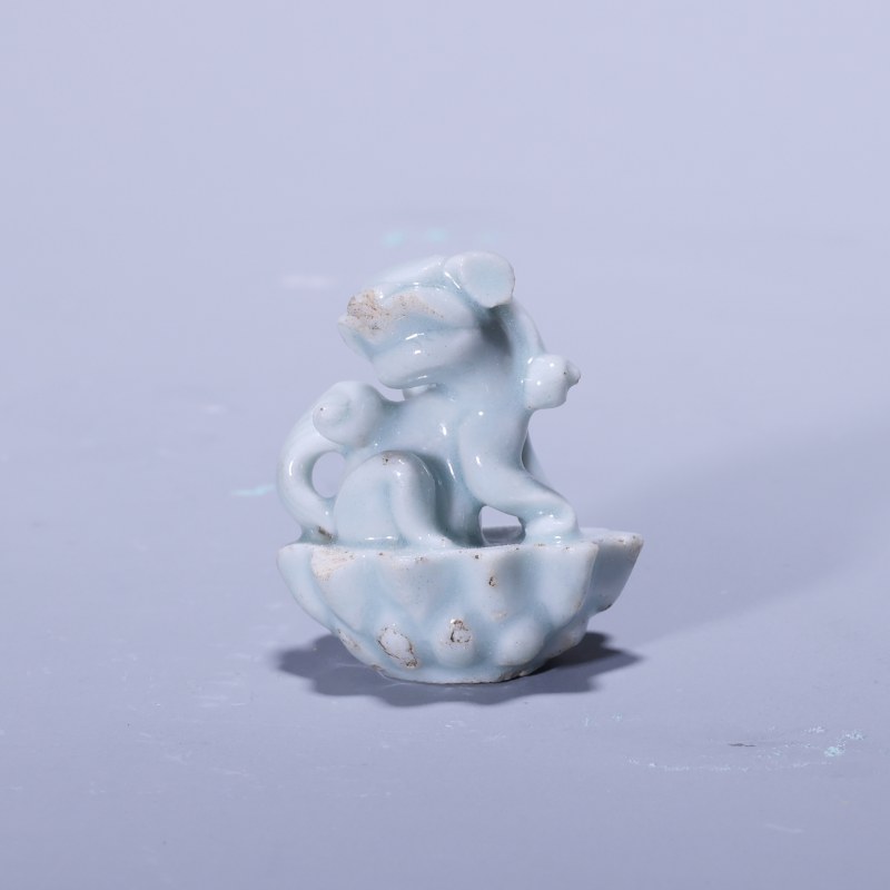 明代 青白釉旺财摆件