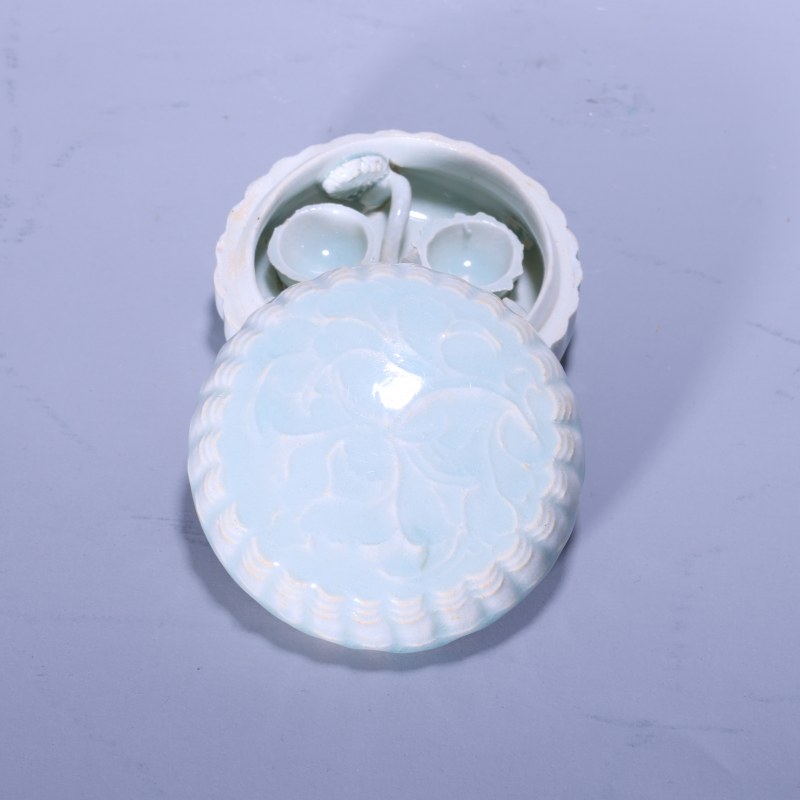 明代 青白釉印花粉盒 - 图1