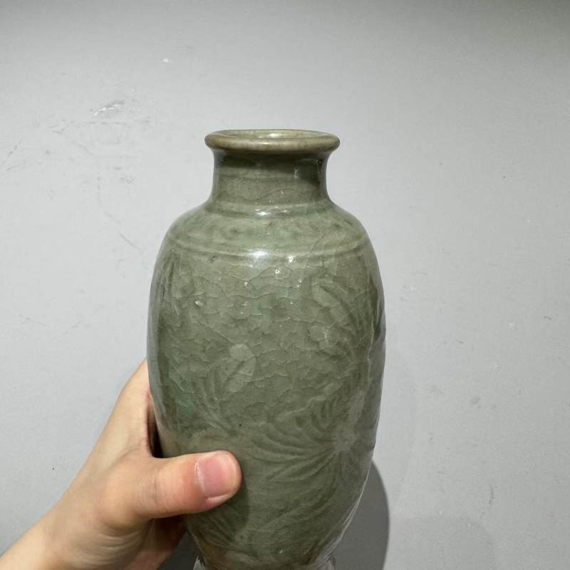 明代 龙泉窑青釉刻花灯笼瓶 - 图7