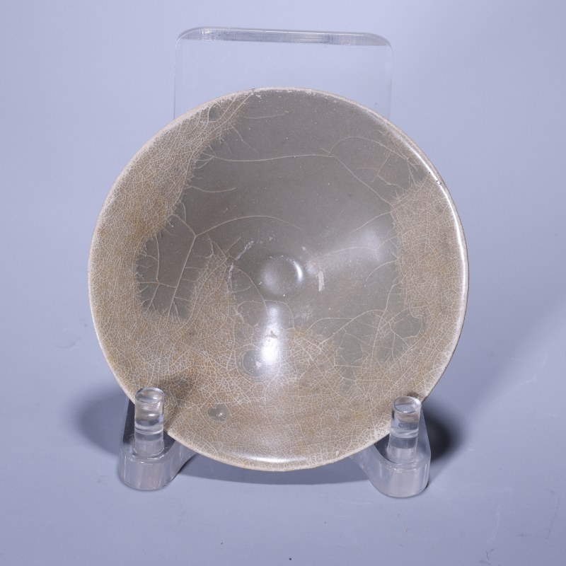 明代 龙泉米黄釉斗笠碗